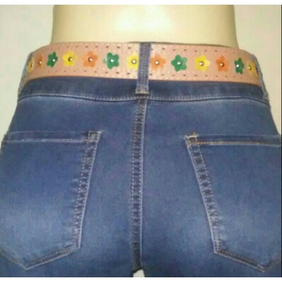Tan Flower Belt - Picture 3 of 3